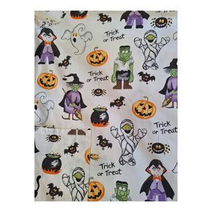 Halloween Scrub Top Women XXL White with whimsical print Cotton Blend